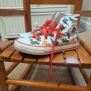 Converse Red and White High-Top Sneakers Vibrant Design